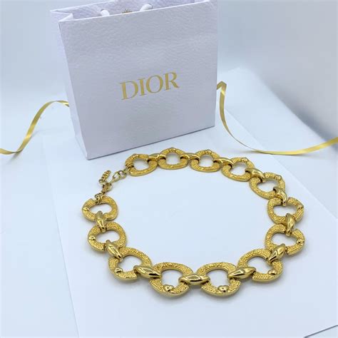 dior chunky necklace.